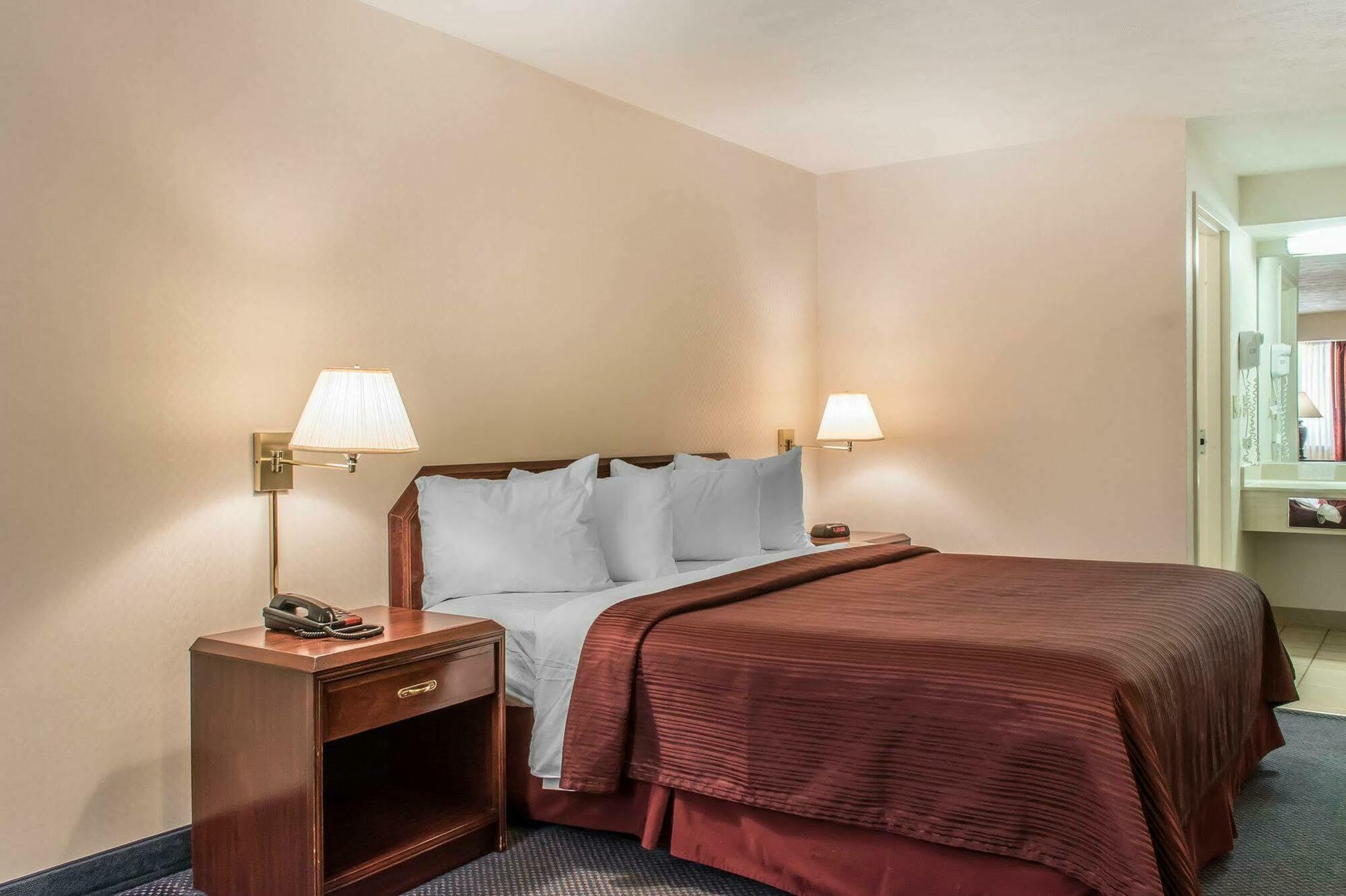 Quality Inn Bedford Exterior foto